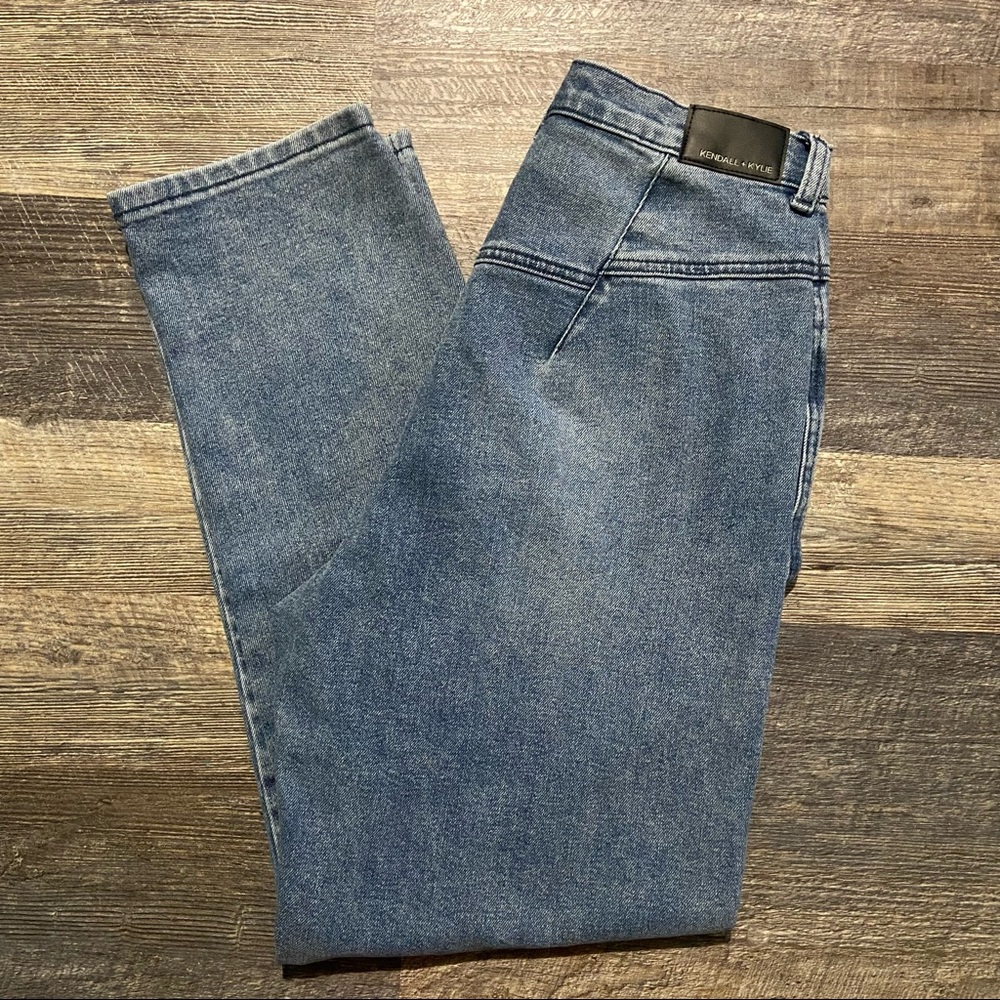 NWOT Kendall + Kylie mom jeans!